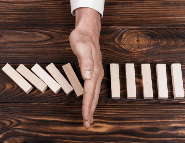 Hand dividing wooden tiles
